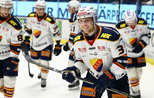 Djurgårdens Linus Hultström jublar
