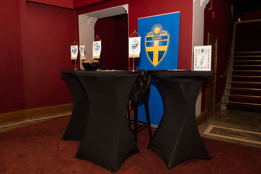 Entrén till Vasateatern före Svenska Fotbollförbundets