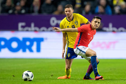 Sveriges Marcus Berg och Chiles Alexis Sanchez