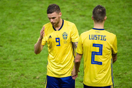 Sveriges Marcus Berg och Mikael Lustig deppar