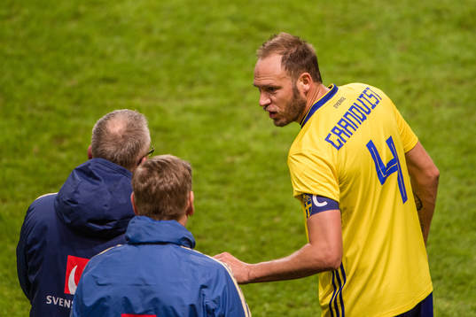 Sveriges Andreas Granqvist i samtal med förbundskapten