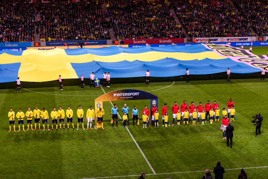 Startelvorna före träningslandskampen i fotboll mellan