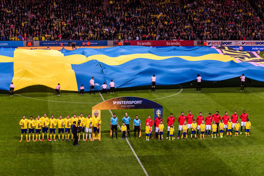 Startelvorna före träningslandskampen i fotboll mellan