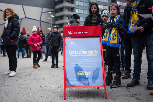 Fan Zone utanför Friends Arena före  träningslandskampen
