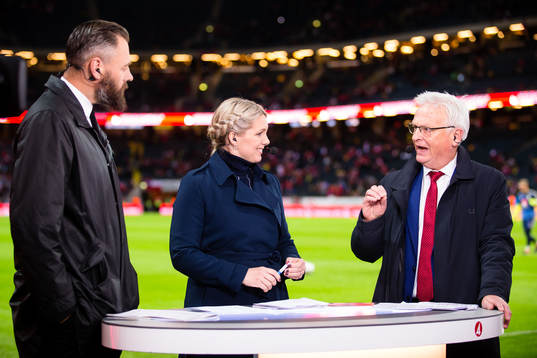 Olof Lundh (v), Anna Brolin (m) samt Hans Backe (h) i TV4