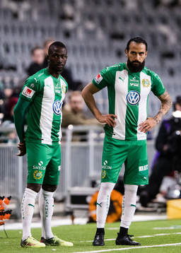 Hammarbys Pa Amat Dibba och Erkan Zengin väntar på att