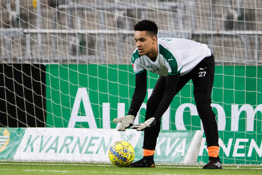 Hammarbys målvakt Oliver Nnonyelu Dovin
