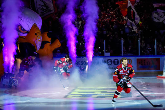 Malmö Redhawks Niklas Arell och Johan Olofsson gör entre