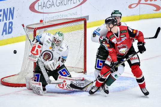 Frölundas målvakt Johan Gustafsson och John Nyberg och