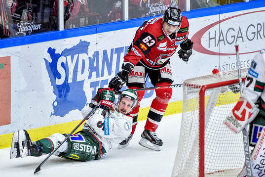 Frölundas Adam Almqvist och Malmö Redhawks Fredrik