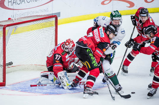 Frölundas Rasmus Dahlin mot Malmö Redhawks målvakt Jonas