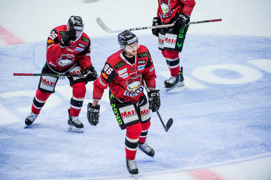 Malmö Redhawks Kim Rosdahl gör 3-1 och jublar med