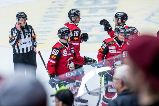 Domaren Morgan Johansson lämnar isen en anna väg än