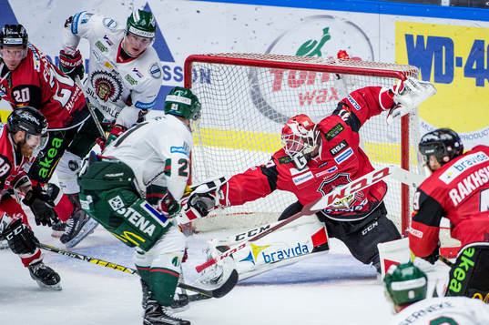Frölundas Christoffer Ehn mot Malmö Redhawks målvakt