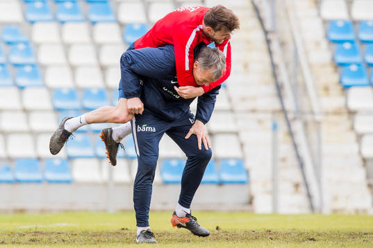Håvard Nordtveit of Norway and Frode Grodås, goalkeeper