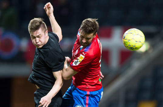 s Haukur Hauksson och Helsingborgs Mikael Dahlberg i en