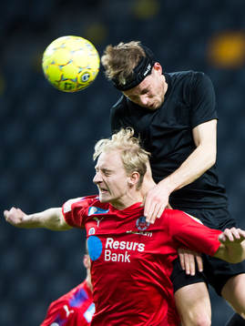 s Daniel Björkman och Helsingborgs Max Mårtensson i en