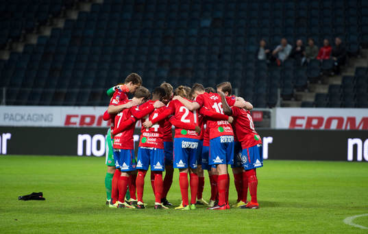 Helsingborgs spelare samlade i en ring