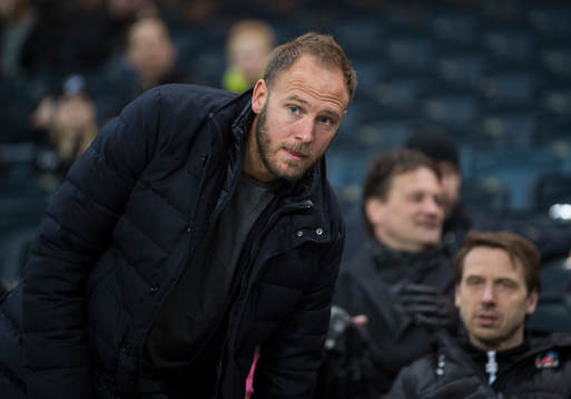 Sveriges lagkapten Andreas Granqvist på läktaren