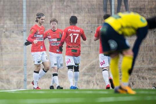 Landskronas Adi Nalic jublar med lagkamrater