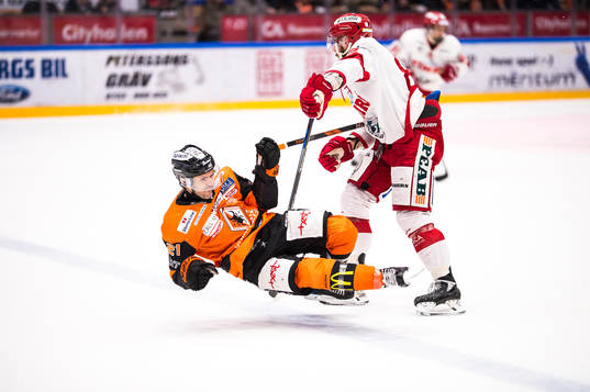 Karlskronas Cory Murphy  och Timrås Lukas Zetterberg