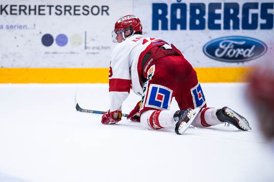 Timrås Erik Karlsson  på isen