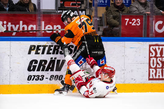 Karlskronas Emil Lundberg  och Timrås Johan Johnsson
