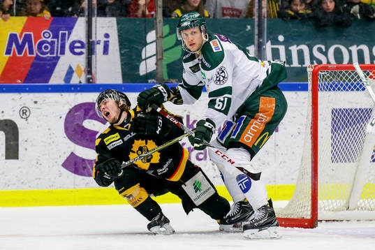Färjestads Johan Ryno crosscheckar Skellefteås Andreas