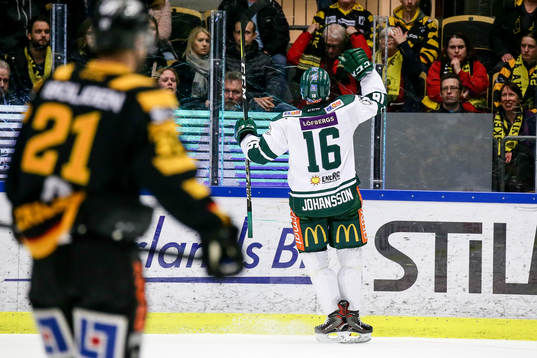 Färjestads Alexander Johansson jublar