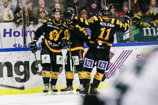Skellefteås Pontus Petterström jublar