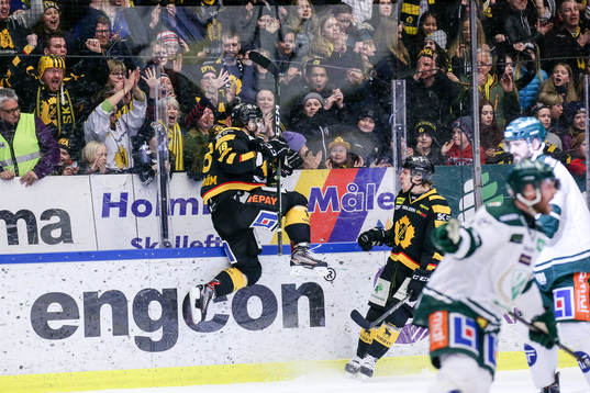 Skellefteås Pontus Petterström jublar