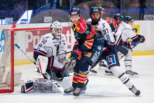 Linköpings målvakt Jonas Gustavsson och Adam Ginning och