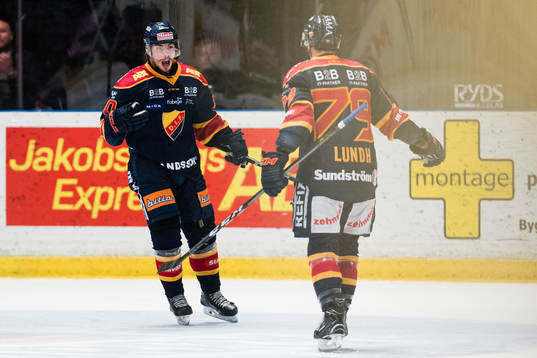 Djurgårdens Gustav Possler jublar
