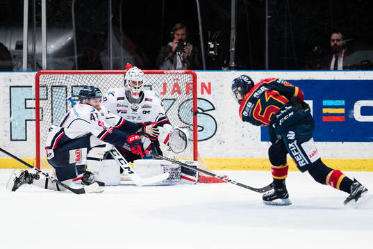 Linköpings Chad Billins och målvakt Jonas Gustavsson
