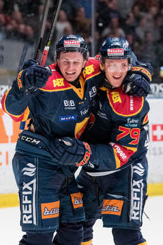 Djurgårdens Markus Ljungh och Patrik Lundh jublar