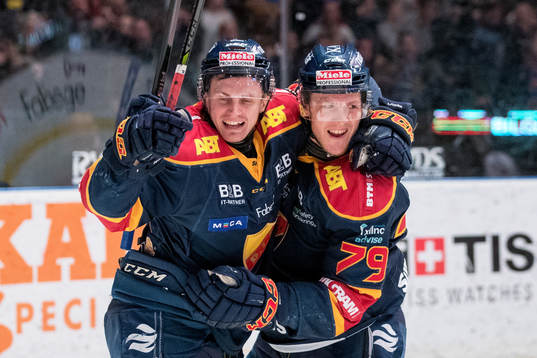 Djurgårdens Markus Ljungh och Patrik Lundh jublar