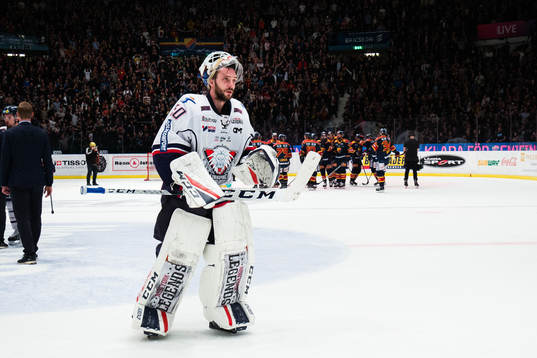 Linköpings målvakt Jonas Gustavsson deppar