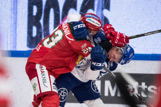Leksands Patrik Norén och Moras Tomas Skogs i fight i