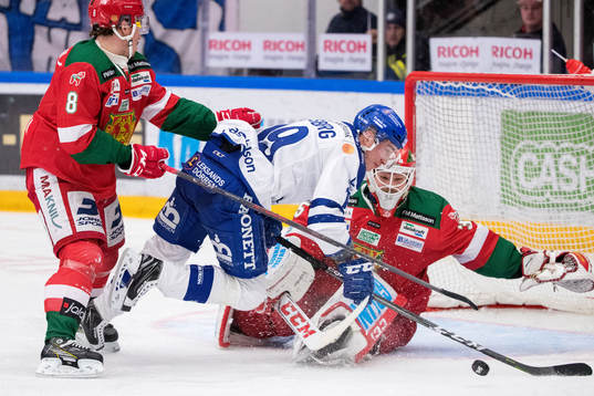 Moras Robin Johansson och målvakt Christian Engstrand och