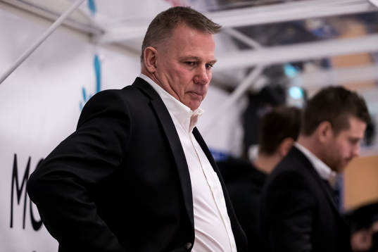 Moras tränare Mats Lusth i ishockeymatchen i direktkvalet