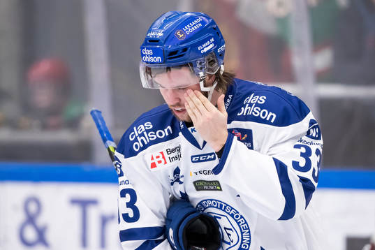 Leksands Anton Öhman  i ishockeymatchen i direktkvalet