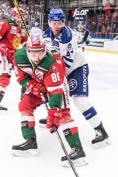Moras Mathias Bromé och Leksands Marcel Müller  i