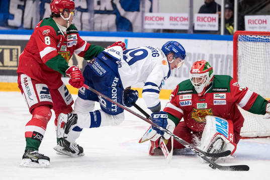Moras Robin Johansson och Leksands Tobias Forsberg framför