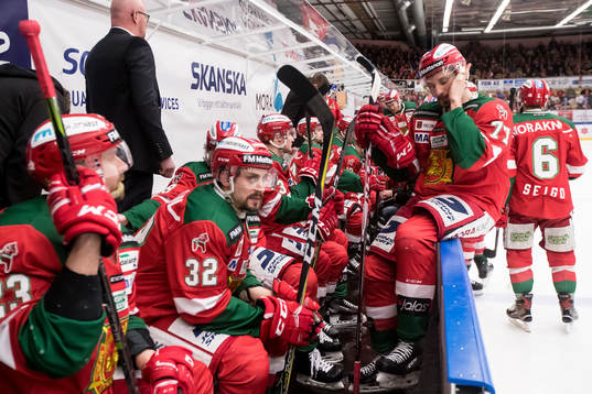 Moras spelarna deppar i ishockeymatchen i direktkvalet till