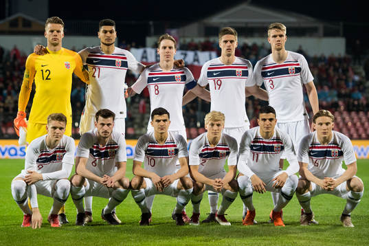 Goalkeeper Ørjan Håskjold Nyland (2nd row), Bjørn Maars