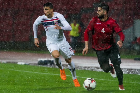 Mohamed Elyounoussi of Norway and Elseid Hysaj of Albania