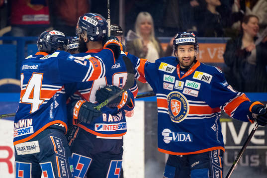 Växjös Andy Miele jublar med lagkamrater