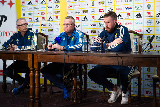 Sveriges förbundskapten Janne Andersson och Pontus Jansson