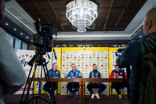 Sveriges förbundskapten Janne Andersson och Pontus Jansson