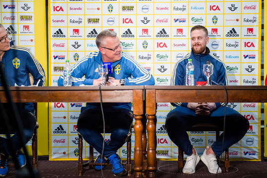 Sveriges förbundskapten Janne Andersson och Pontus Jansson
